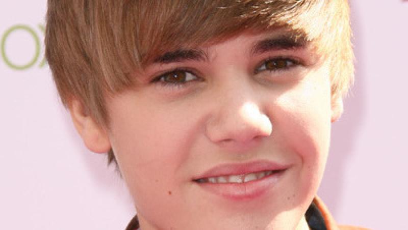 Justin Bieber, emotionat de orfanii romani
