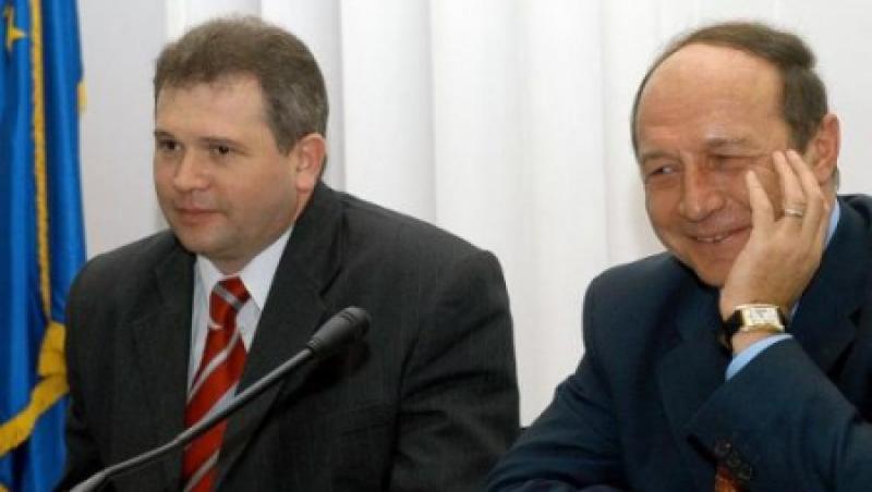 Basescu l-a decorat pe fostul procuror general Botos, in mandatul caruia a fugit Hayssam