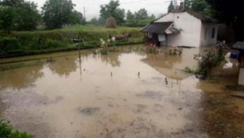 Inundatiile fac ravagii: Sute de oameni evacuati in Bosnia, stare de urgenta in Croatia