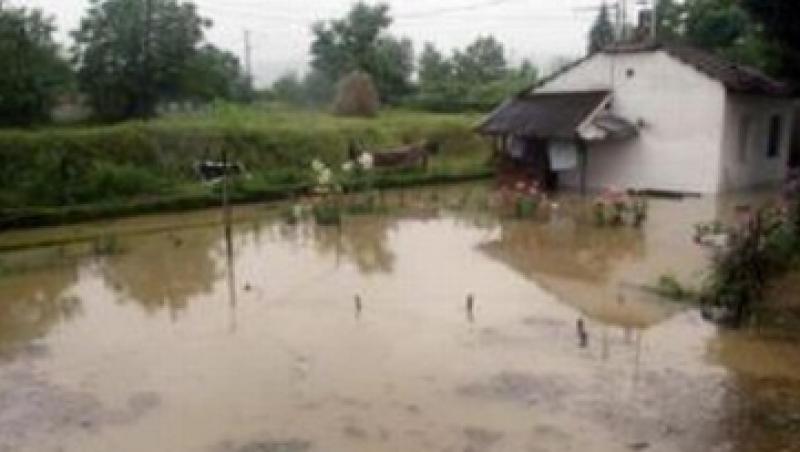 Inundatiile fac ravagii: Sute de oameni evacuati in Bosnia, stare de urgenta in Croatia