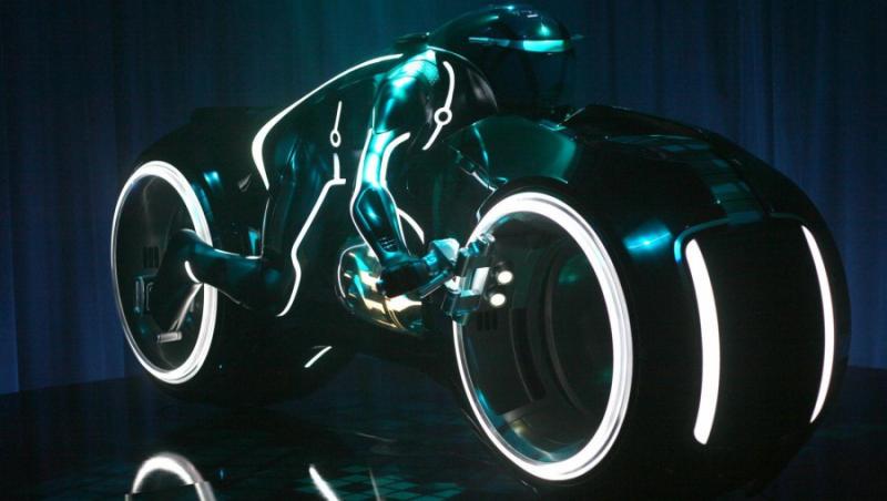 VIDEO! Vezi replica motocicletei din filmul Tron: Legacy!
