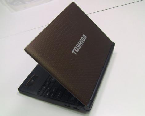 Toshiba NB520 - bass puternic pe netbook