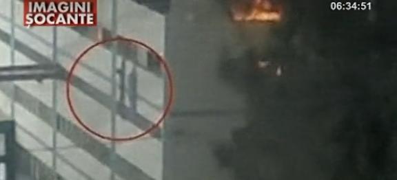 VIDEO! China: Au sarit in gol ca sa se salveze din calea flacarilor