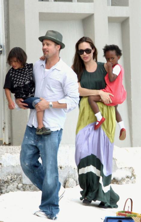 Angelina Jolie vrea sa se mute in Africa