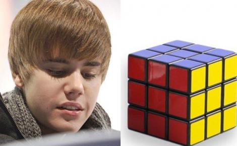 VIDEO! Justin Bieber rezolva un cub Rubik in 1 minut 23 de secunde