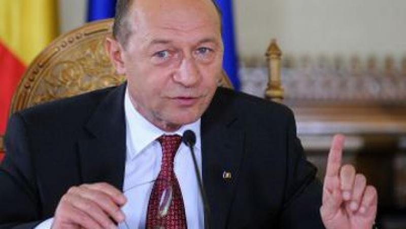 Basescu cere Parlamentului aprobarea urgenta a Legilor salarizarii, pensiilor, bugetului si a OUG 50