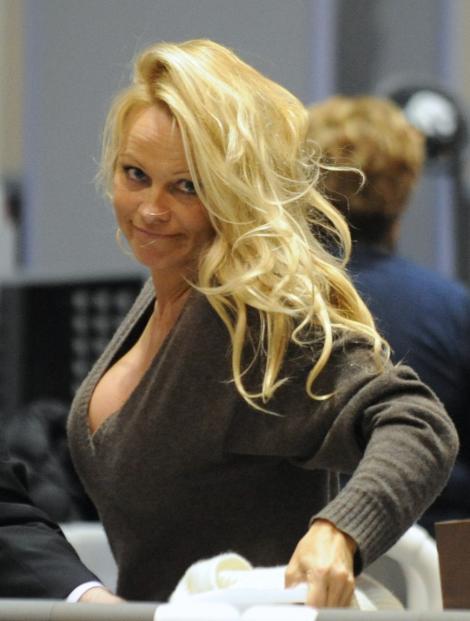 FOTO! Pamela Anderson, fara machiaj!