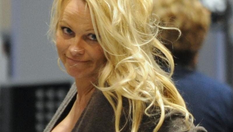 FOTO! Pamela Anderson, fara machiaj!