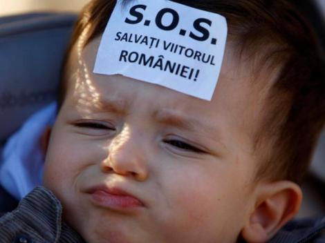 Reportaj / Bebe-protest: "Luati banii de la spagari, nu de la copii sugari"
