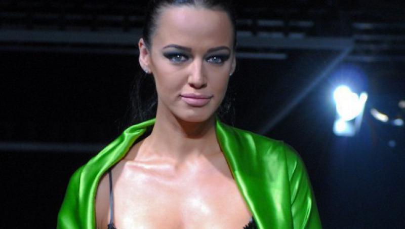 Andreea Raicu renunta la cariera de model