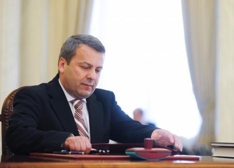 Gheorghe Ialomitianu: Daca legea salarizarii nu va fi adoptata, bugetarii nu mai primesc majorarea salariala in 2011