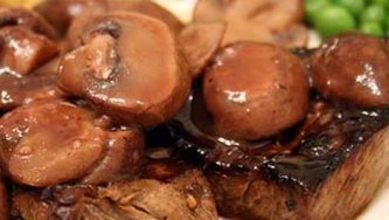 VIDEO! Reteta: muschi de vita cu cartofi si ciuperci gratinate