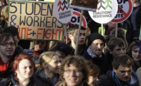 Londra: Mii de studenti protesteaza fata de triplarea taxelor de scolarizare