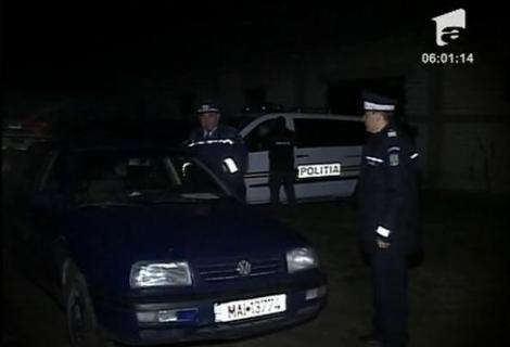 VIDEO! Olt: 12 politisti atacati de 200 de sateni
