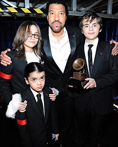 Blanket Jackson coplesit la Premiile Grammy 