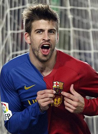Gerard Pique si-a prelungit contractul cu FC Barcelona pana in 2015