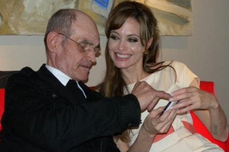 Angelina Jolie de vorba cu Ion Barladeanu