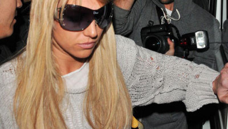 Britney Spears a renascut la salonul cosmetic