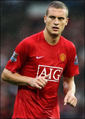 AC Milan il vrea pe Vidic de la United/ Ofera bani si pe Huntelaar