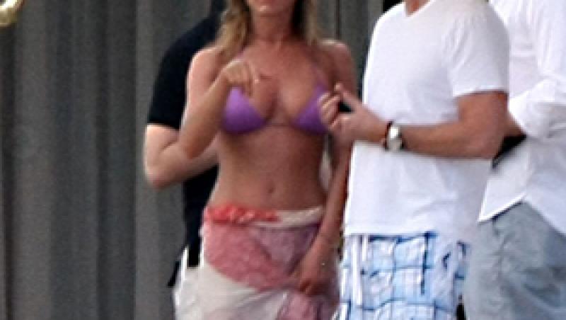 Jennifer Aniston a implinit 41 de ani in bikini!