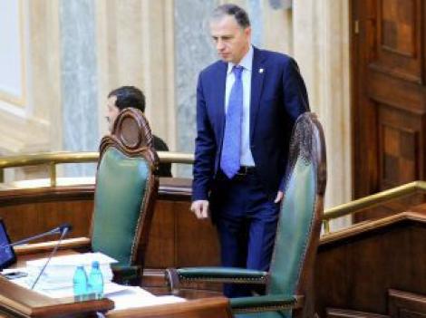 Scandal la Senat: Mircea Geoana a inchis sedinta, PDL n-a reusit debarcarea sefului Senatului