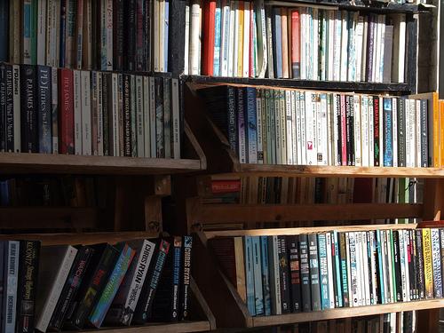 Targ de carte, muzica, film si antichitati la Sala Dalles