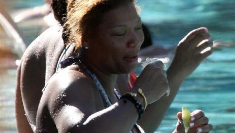 Queen Latifah in costum de baie