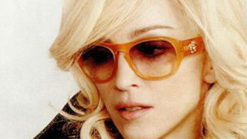 Madonna a creat o colectie de ochelari de soare pentru Dolce & Gabbana