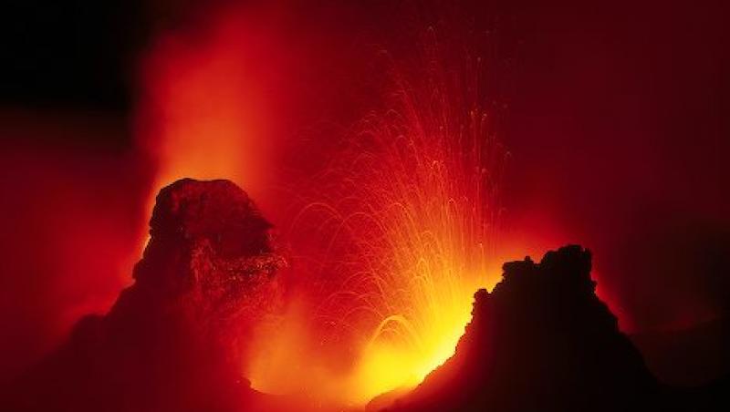 Stare de alerta in Islanda dupa eruptia unui vulcan