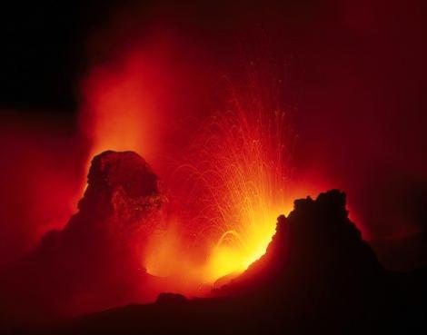 Stare de alerta in Islanda dupa eruptia unui vulcan