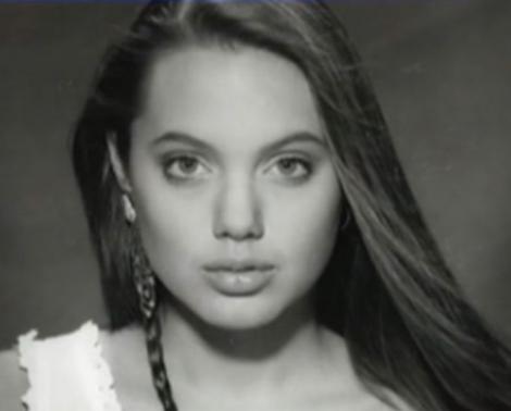 Angelina Jolie, sexy de mica