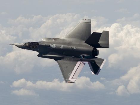 Guvernul american ne-a gasit de clienti programul „Rabla“ pentru avioanele  F16