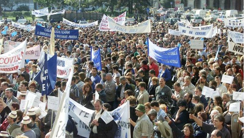 2000 de profesori reincep protestele in Capitala