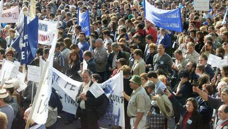 2000 de profesori reincep protestele in Capitala