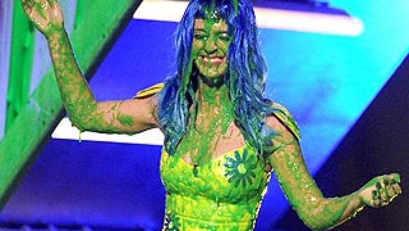 Katy Perry, manjita cu mazga verde