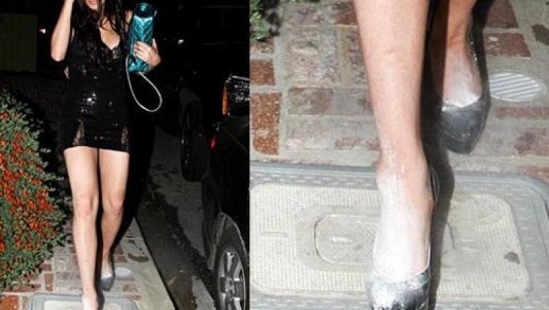 Lindsay Lohan cu talc in pantofi