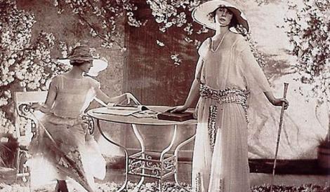"Jurnal de moda... moda feminina la 1900", expozitie dedicata zilei de 8 Martie