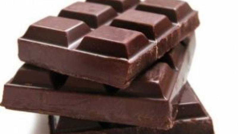Ciocolata neagra reduce riscul de infarct cu 40%