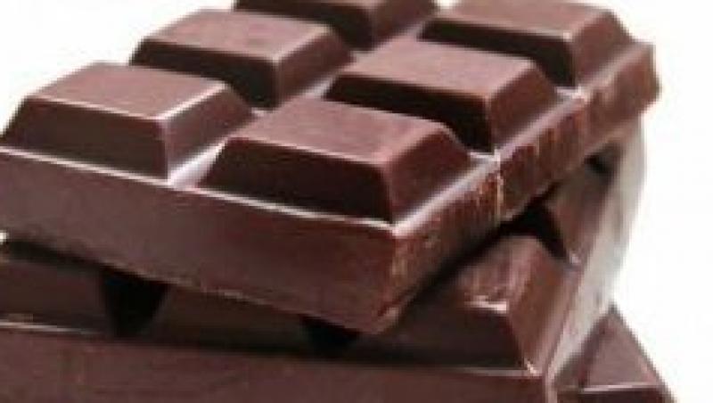 Ciocolata neagra reduce riscul de infarct cu 40%