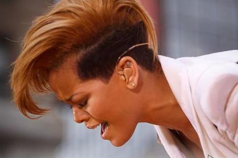 Rihanna, amenintata de un fan