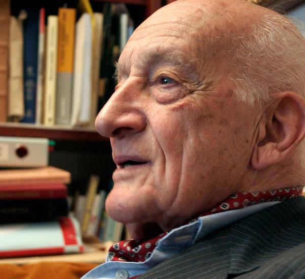 Neagu Djuvara a fost decorat de ambasadorul Frantei cu Ordinul Artelor si Literelor