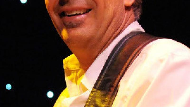 Kevin Costner in concert caritabil