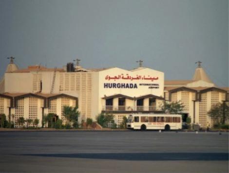 Egipt: 300 de turisti romani blocaţi pe aeroportul din Hurghada