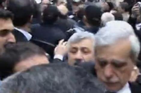 Turcia: Politician turc, atacat de multime (VIDEO)