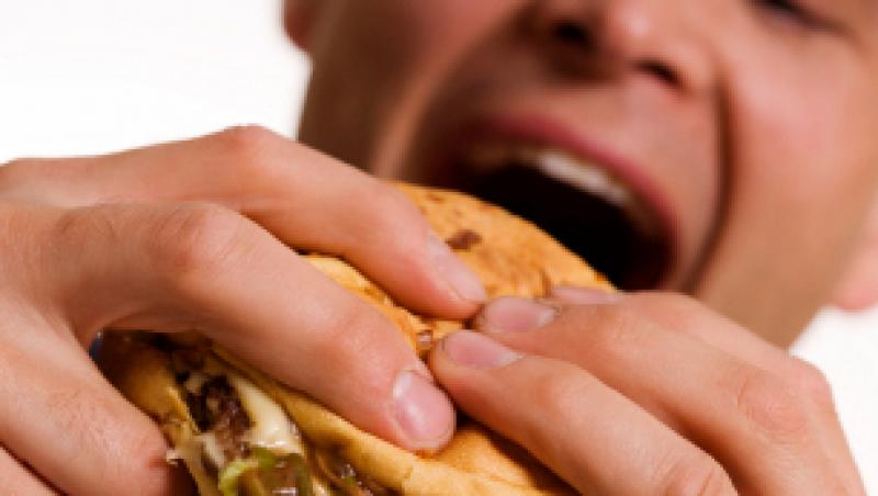 Efectul dependentei de fast-food: imbatranirea organismului cu 6 ani!