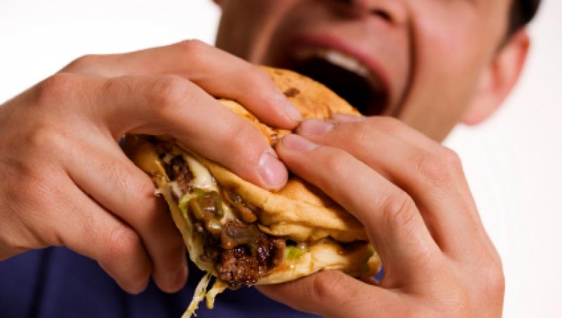 Efectul dependentei de fast-food: imbatranirea organismului cu 6 ani!