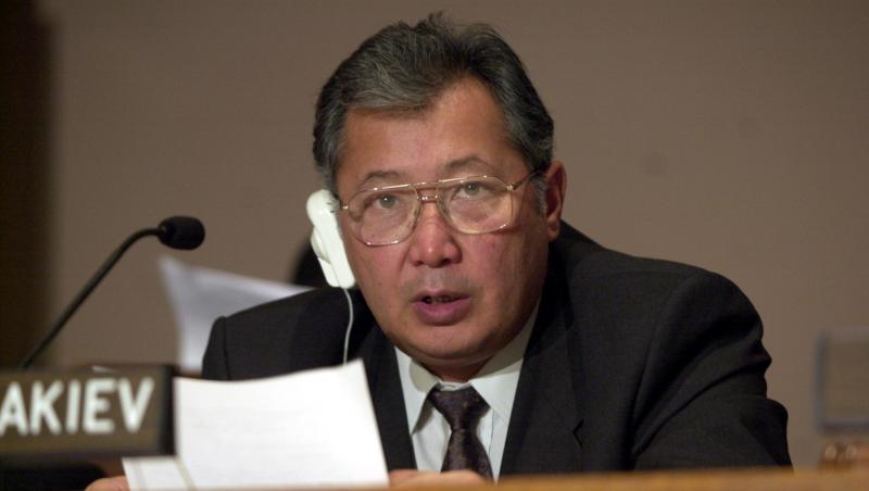 Presedintele Kirgizstanului si-a dat demisia si a parasit tara