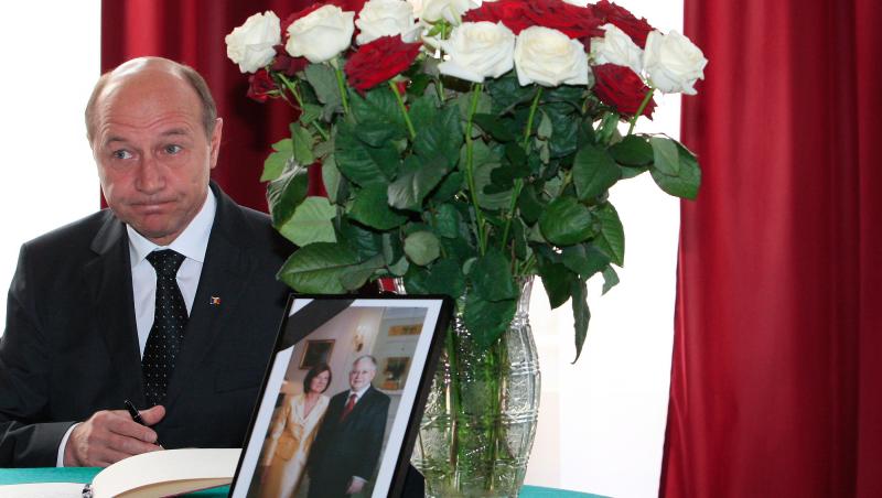 Traian Basescu merge cu masina la inmormantarea presedintelui polonez
