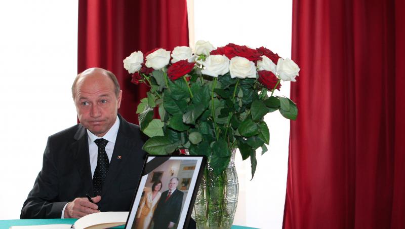 Traian Basescu merge cu masina la inmormantarea presedintelui polonez