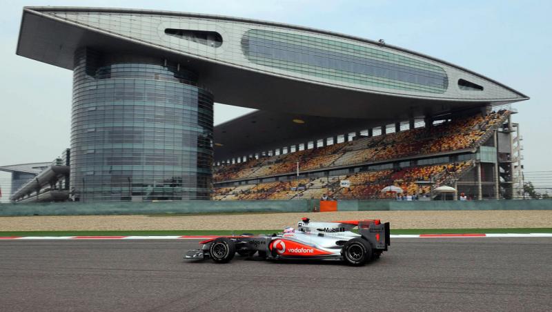 Formula 1, MP al Chinei / Dubla McLaren pe ploaie